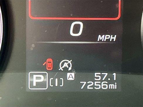 Used 2025 Subaru Crosstrek 2.0i Premium image 12