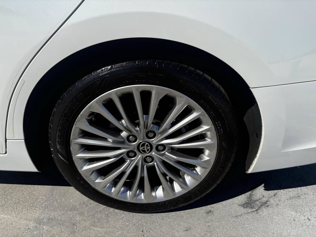 Used 2020 Toyota Avalon Limited w/ Advanced Safety Package FWD image 11