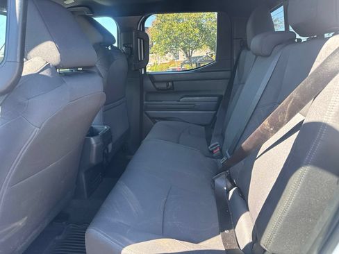 Used 2025 Toyota Tacoma SR5 AWD/4WD image 17