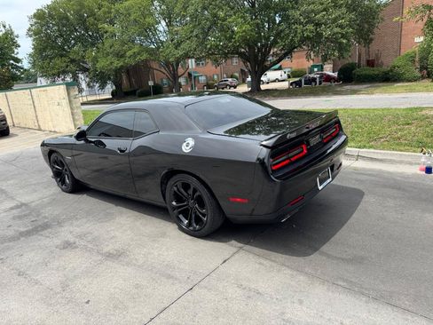Used 2020 Dodge Challenger R/T RWD image 9