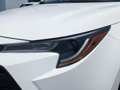 Used 2025 Toyota Corolla LE FWD image 27