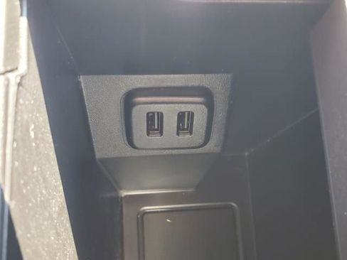 Used 2023 Chevrolet Equinox Premier image 31