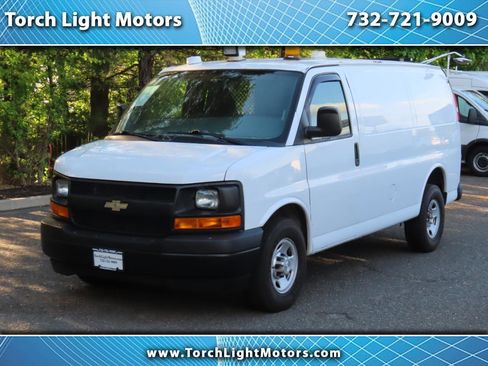 Used 2017 Chevrolet Express 2500 RWD image 1