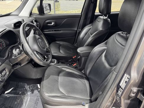 Used 2018 Jeep Renegade Altitude w/ UConnect 8.4 Nav Group AWD/4WD image 14