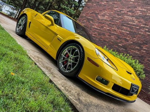 Used 2009 Chevrolet Corvette Z06 w/ Preferred Equipment Group RWD image 25