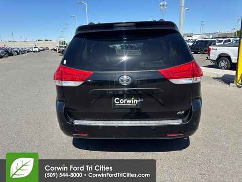 Used 2011 Toyota Sienna XLE w/ XLE Navigation Pkg FWD image 6