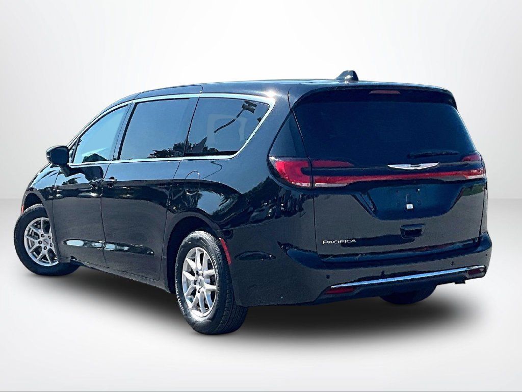 Used 2024 Chrysler Pacifica Touring-L FWD image 14