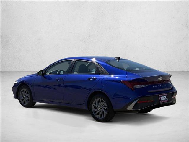 Used 2025 Hyundai Elantra Hybrid FWD image 7