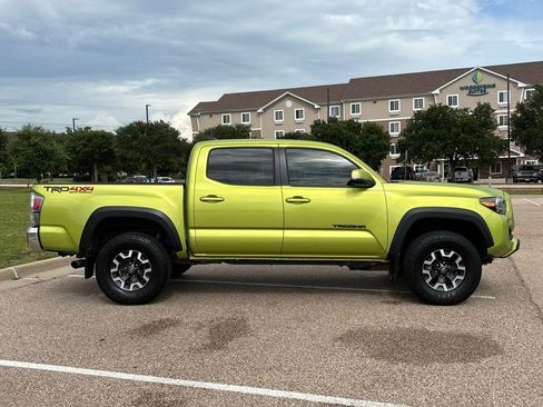 Used 2023 Toyota Tacoma TRD Off-Road AWD/4WD image 5