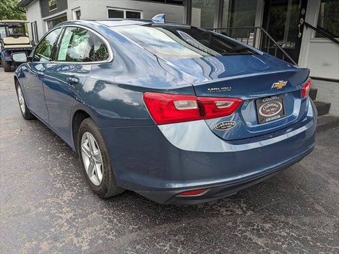 Used 2024 Chevrolet Malibu LT FWD image 2