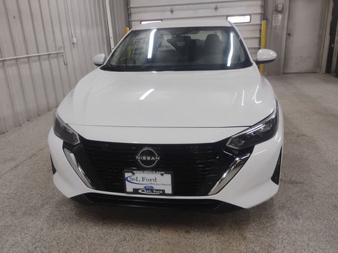 Used 2024 Nissan Sentra SV image 6