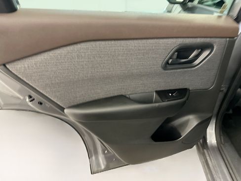 Used 2023 Nissan Rogue S AWD/4WD image 26