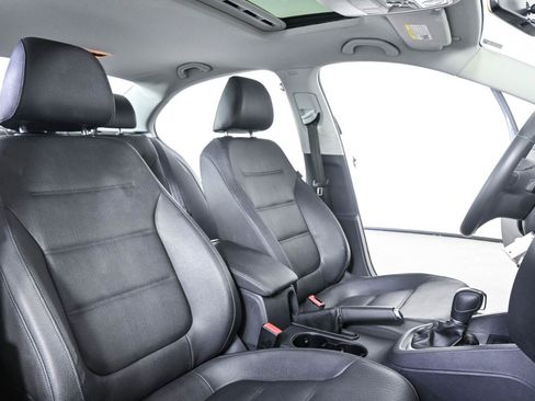 Used 2012 Volkswagen Jetta SE FWD image 19