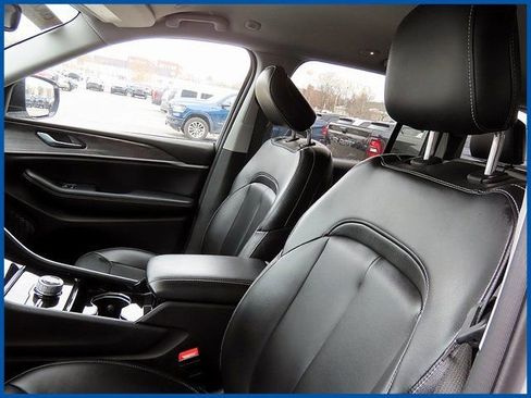 Used 2023 Jeep Grand Cherokee Limited image 14