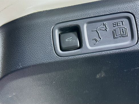 Used 2024 Ford Expedition XLT image 31