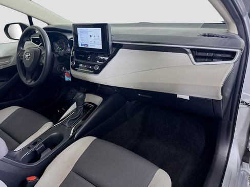Used 2024 Toyota Corolla LE image 29