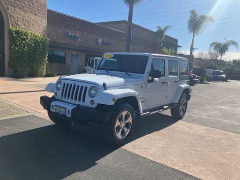 Used 2016 Jeep Wrangler Unlimited Sahara w/ Connectivity Group image 5