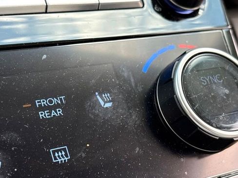 Used 2025 Hyundai Santa Fe SEL AWD/4WD image 16