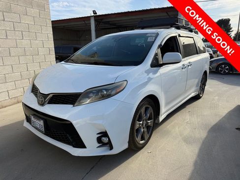 Certified 2019 Toyota Sienna SE image 3