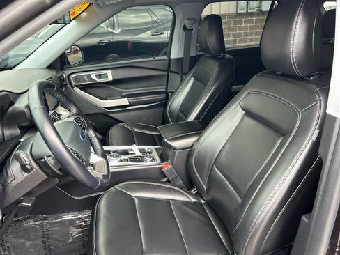 Used 2021 Ford Explorer XLT w/ Equipment Group 202A image 14