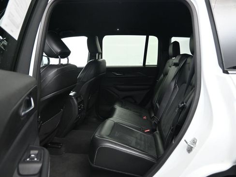 Used 2025 Jeep Grand Cherokee Altitude AWD/4WD image 25