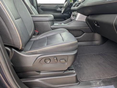 Used 2023 GMC Yukon XL SLT AWD/4WD image 25