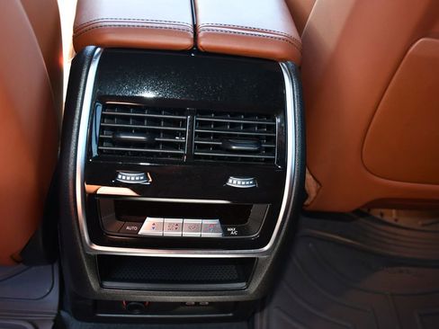 Used 2025 BMW X7 xDrive40i w/ M Sport Package AWD/4WD image 36