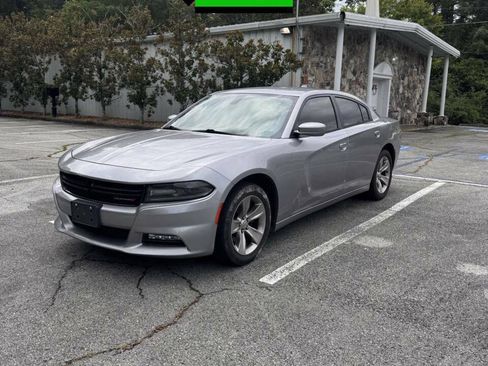 Used 2016 Dodge Charger SXT RWD image 1