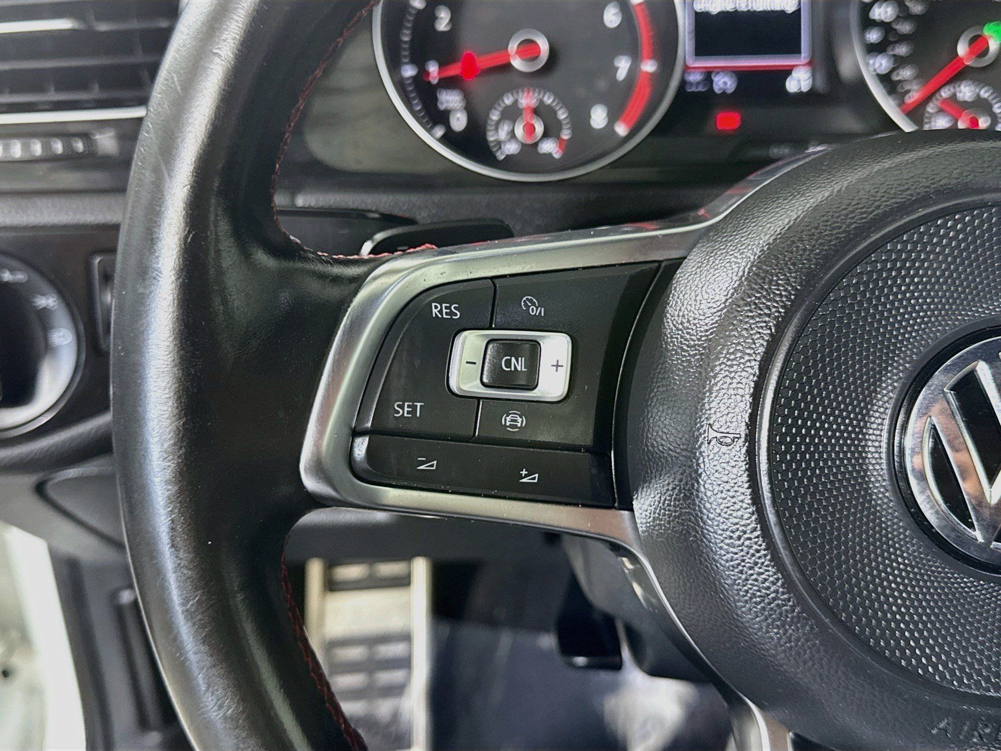 Used 2019 Volkswagen GTI SE FWD image 14