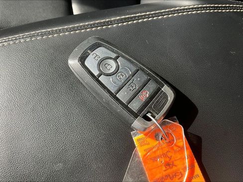 Used 2020 Ford Explorer XLT w/ Equipment Group 202A image 10