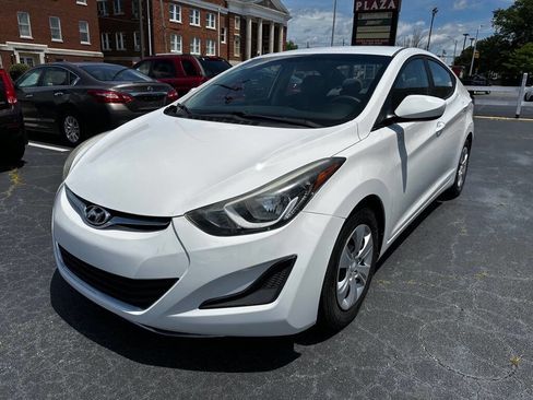 Used 2016 Hyundai Elantra SE image 3