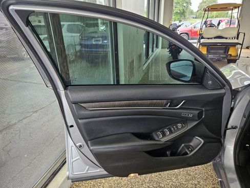 Used 2022 Honda Accord Touring image 16