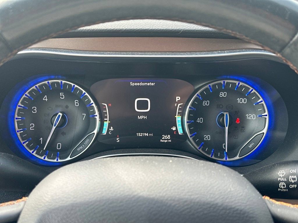 Used 2017 Chrysler Pacifica Touring-L Plus w/ Advanced Safetytec Group FWD image 27