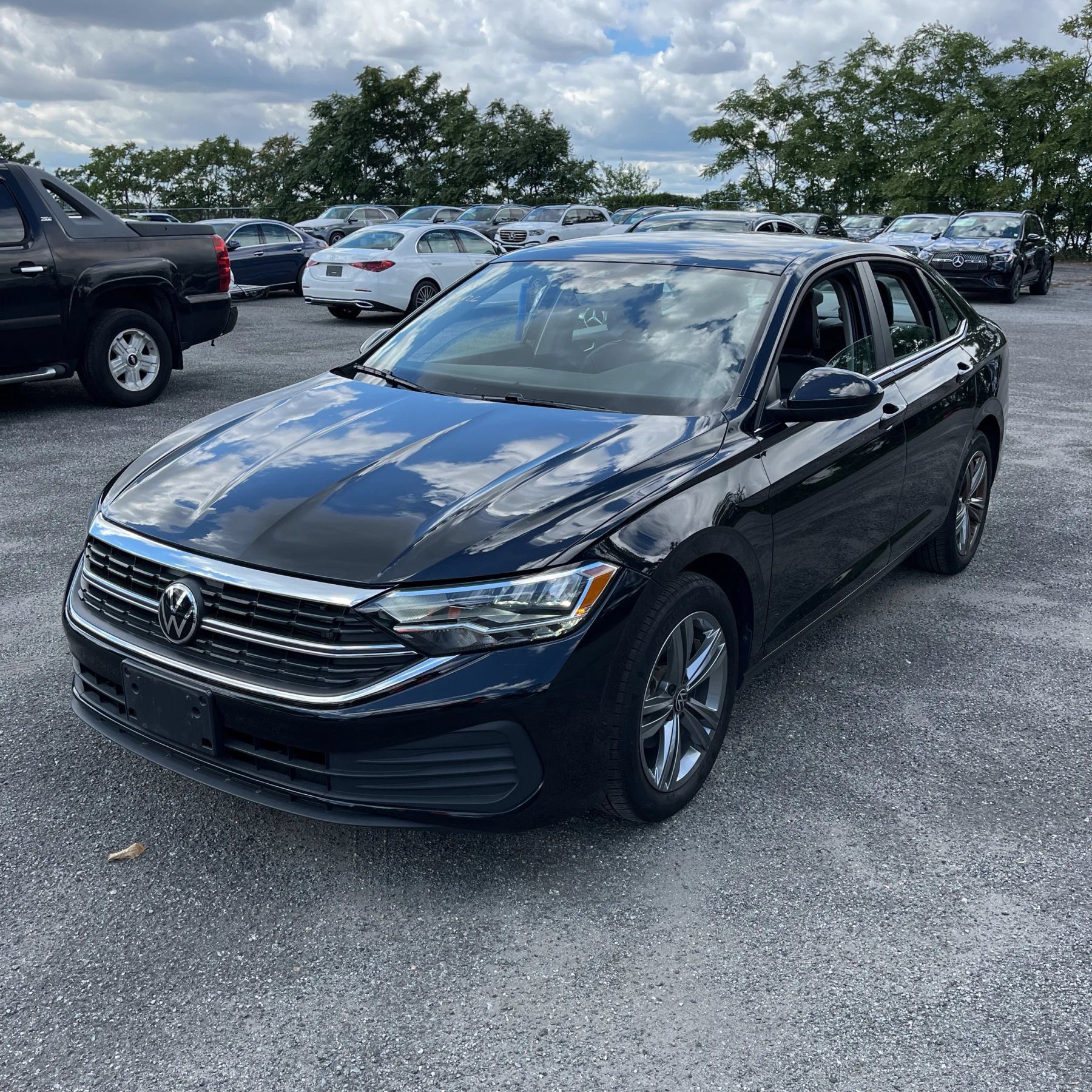 Used 2023 Volkswagen Jetta SE w/ Panoramic Sunroof Package FWD image 1