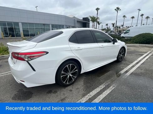 Used 2018 Toyota Camry SE FWD image 4