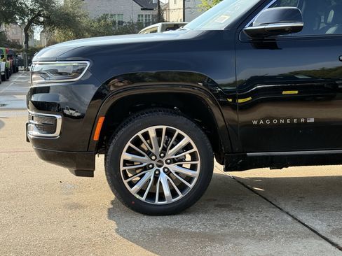 New 2025 Jeep Wagoneer L Series II image 9