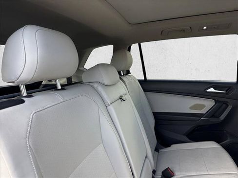 Used 2020 Volkswagen Tiguan SE w/ Panoramic Sunroof Package FWD image 18