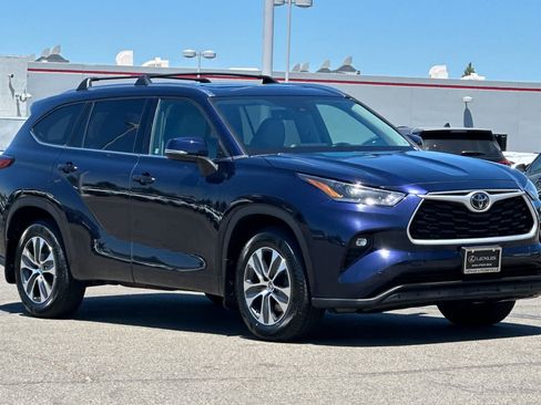 Used 2021 Toyota Highlander XLE AWD/4WD image 5