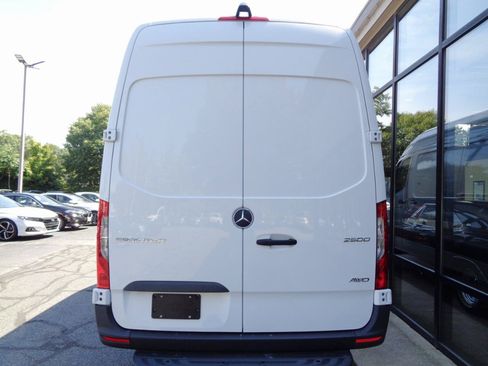 Used 2025 Mercedes-Benz Sprinter 2500 image 6