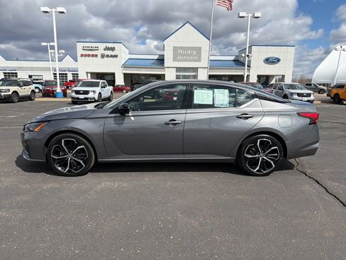 Used 2025 Nissan Altima 2.5 SR image 2