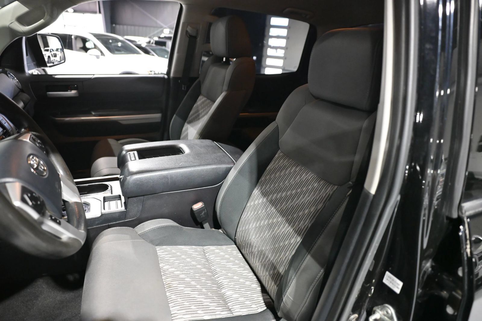 Used 2019 Toyota Tundra SR5 w/ SR5 Upgrade Package AWD/4WD image 17
