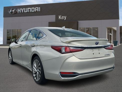Used 2019 Lexus ES 300h FWD image 5