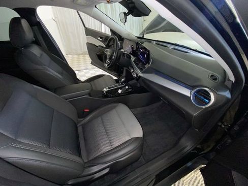 Used 2024 Chevrolet Trax LT w/ Driver Confidence Package FWD image 38