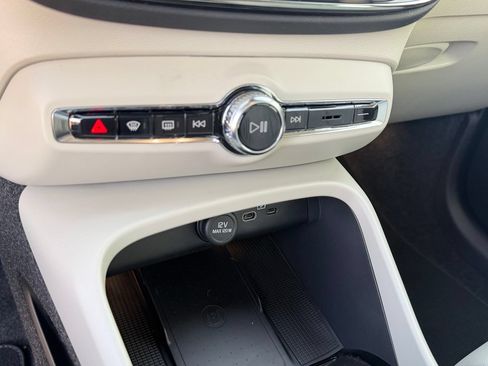 New 2026 Volvo XC40 B5 Ultra w/ Protection Package Premier AWD/4WD image 15