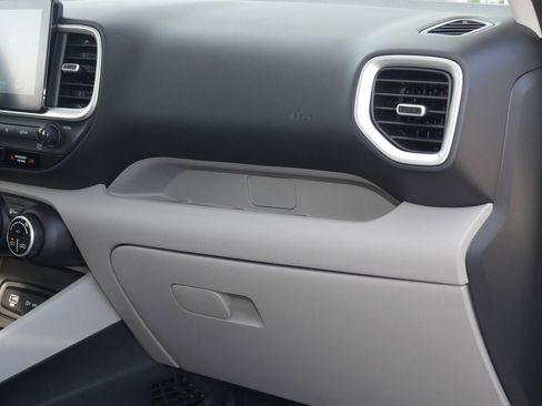 Used 2025 Hyundai Venue SEL FWD image 23