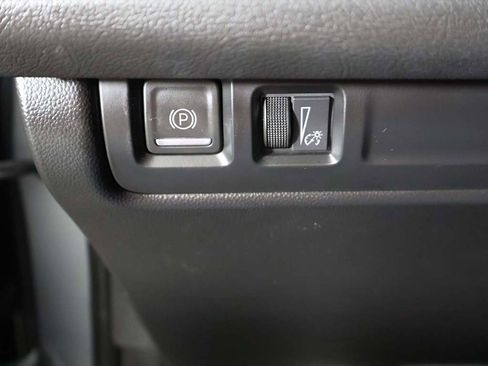 Used 2024 Cadillac XT4 Premium Luxury image 32