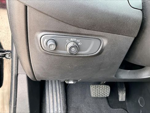 Used 2023 Chevrolet Equinox LS w/ LS Convenience Package FWD image 32