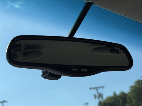 Used 2000 Ford Crown Victoria LX image 27