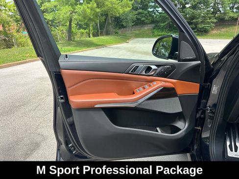 Used 2024 BMW X7 xDrive40i w/ M Sport Package AWD/4WD image 12