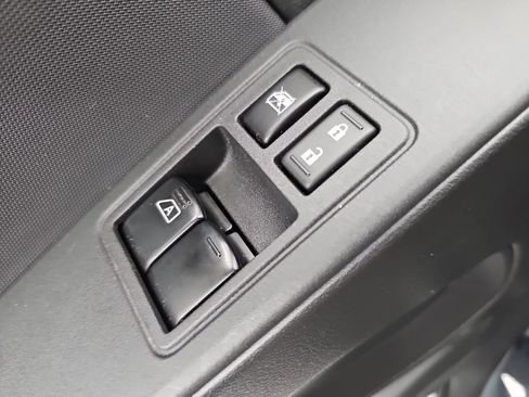 Used 2024 Nissan Frontier S RWD image 29